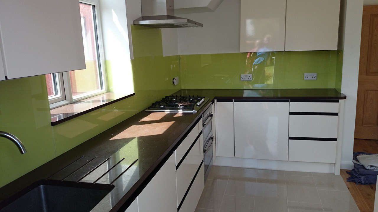 Lime green glass kitchen splashback installed by Welwyn Garden City glaziers